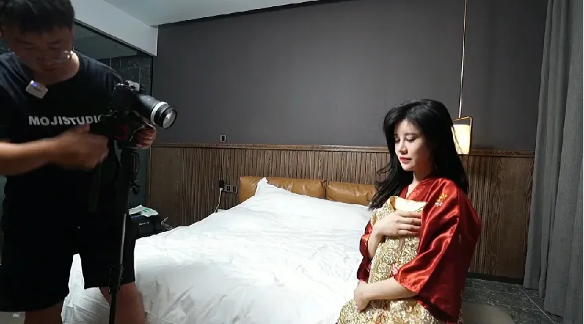 女家摆拍技巧(高级篇):35种新娘家晨袍秀禾轻纱及伴娘互动摆拍