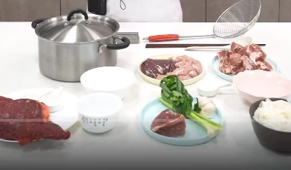 手打Q弹潮汕牛肉丸猪杂汤粉:潮汕特色美食