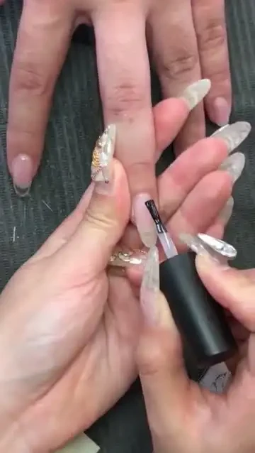 独角兽美甲技巧大全：从基础到高级美甲教程