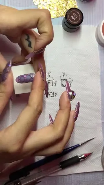 美甲全攻略：从基础到高级的详细美甲教程