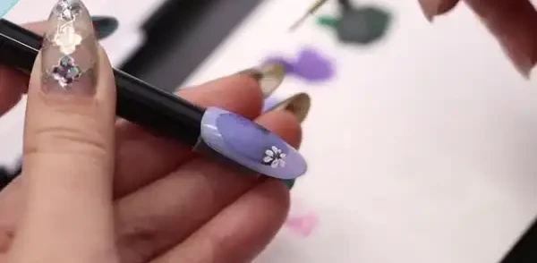 国际美甲艺术全攻略:外语版美甲教程