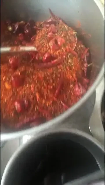 24种火锅美食技术全攻略:从潮州牛肉丸到重庆火锅,全套商用配方与制作教程