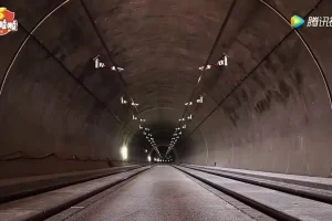 画啦啦5-7岁儿童创意美术课：36节趣味绘画手工课程