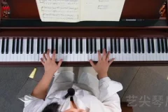 刘梦娇详解巴赫初级钢琴曲集：高清教学视频与配套原版琴谱