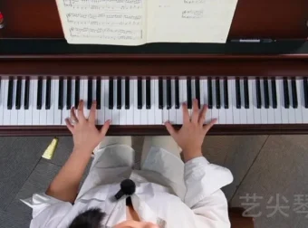 刘梦娇详解巴赫初级钢琴曲集：高清教学视频与配套原版琴谱
