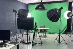 绿幕直播全流程实操：抠像调光与设备选配，专治绿边虚焦等12类画面难题