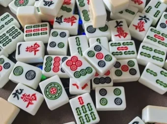 麻将技术训练与技巧视频 听牌十三张拆搭位置战 年前多练练赢几万