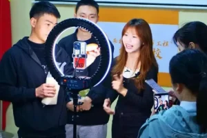 普通人直播创业课程：提升沟通逻辑与直播间留人底层逻辑